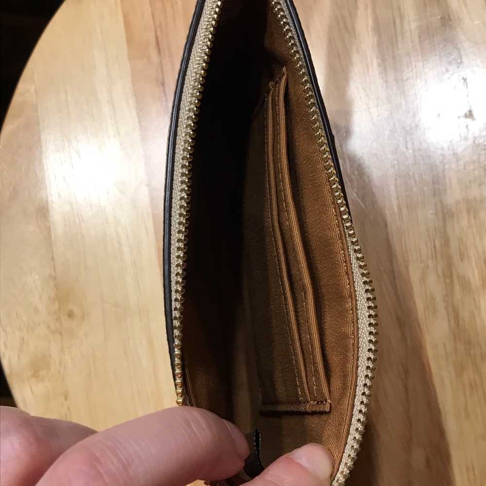 ✨NWT✨ Coach Khakis/ Tan Wristlet - Picture 4 of 6